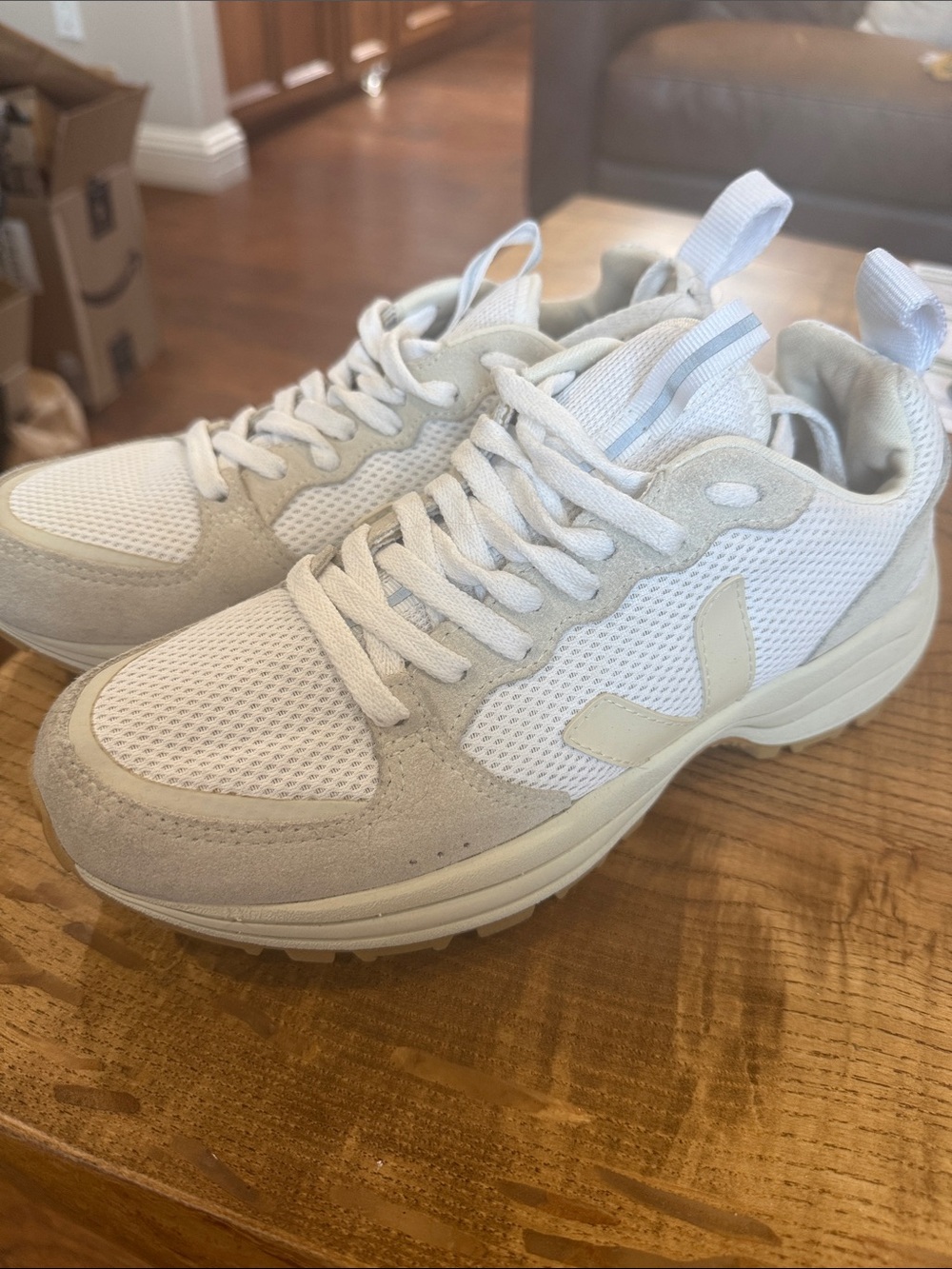 Veja Venturi II Women's Sneakers in White, Cream and Gum
